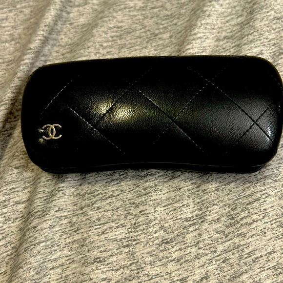 Genuine CHANEL Quilted Leather Sunglasses/Glasses Case - Picture 1 of 2